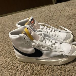 Nike womens blazer size 8